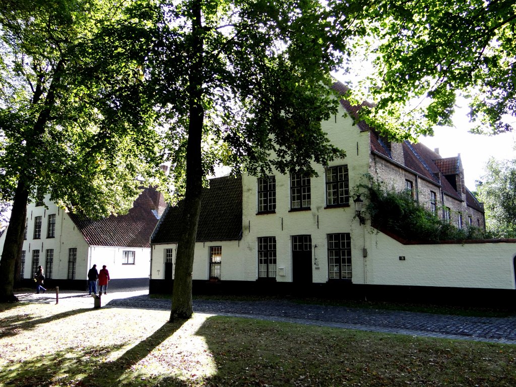 23 Brugge - Il Begijnhof.JPG